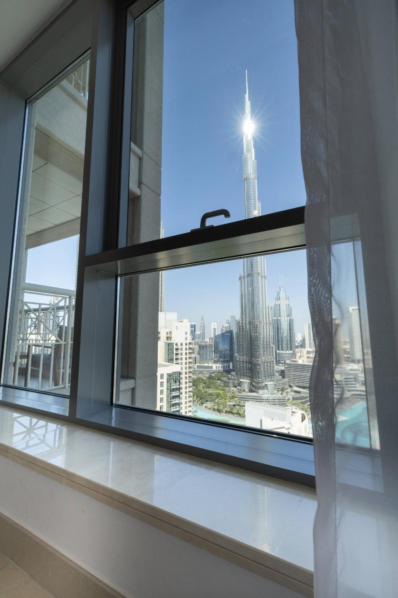 Signature Burj Khalifa View Residence Дубай Экстерьер фото