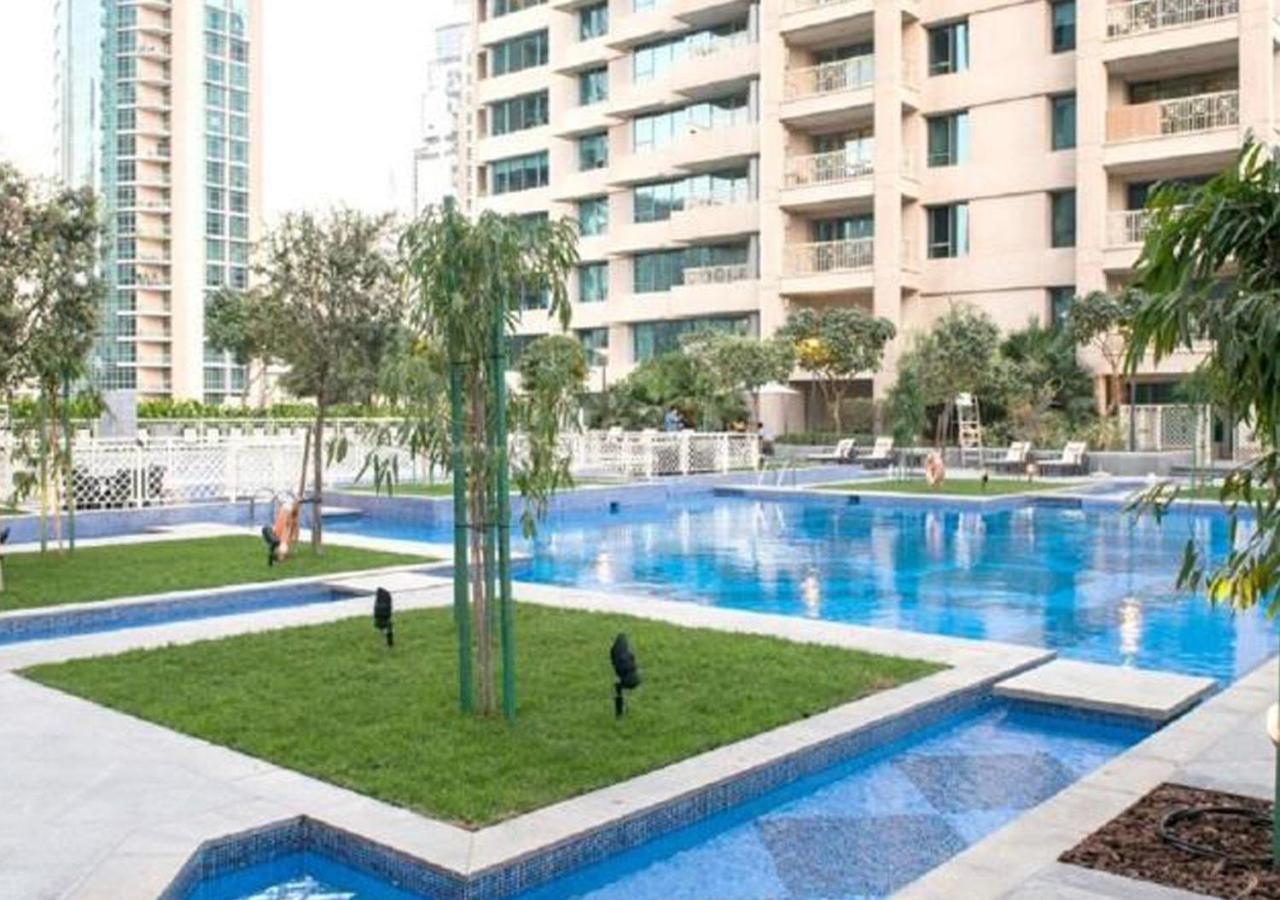 Signature Burj Khalifa View Residence Дубай Экстерьер фото