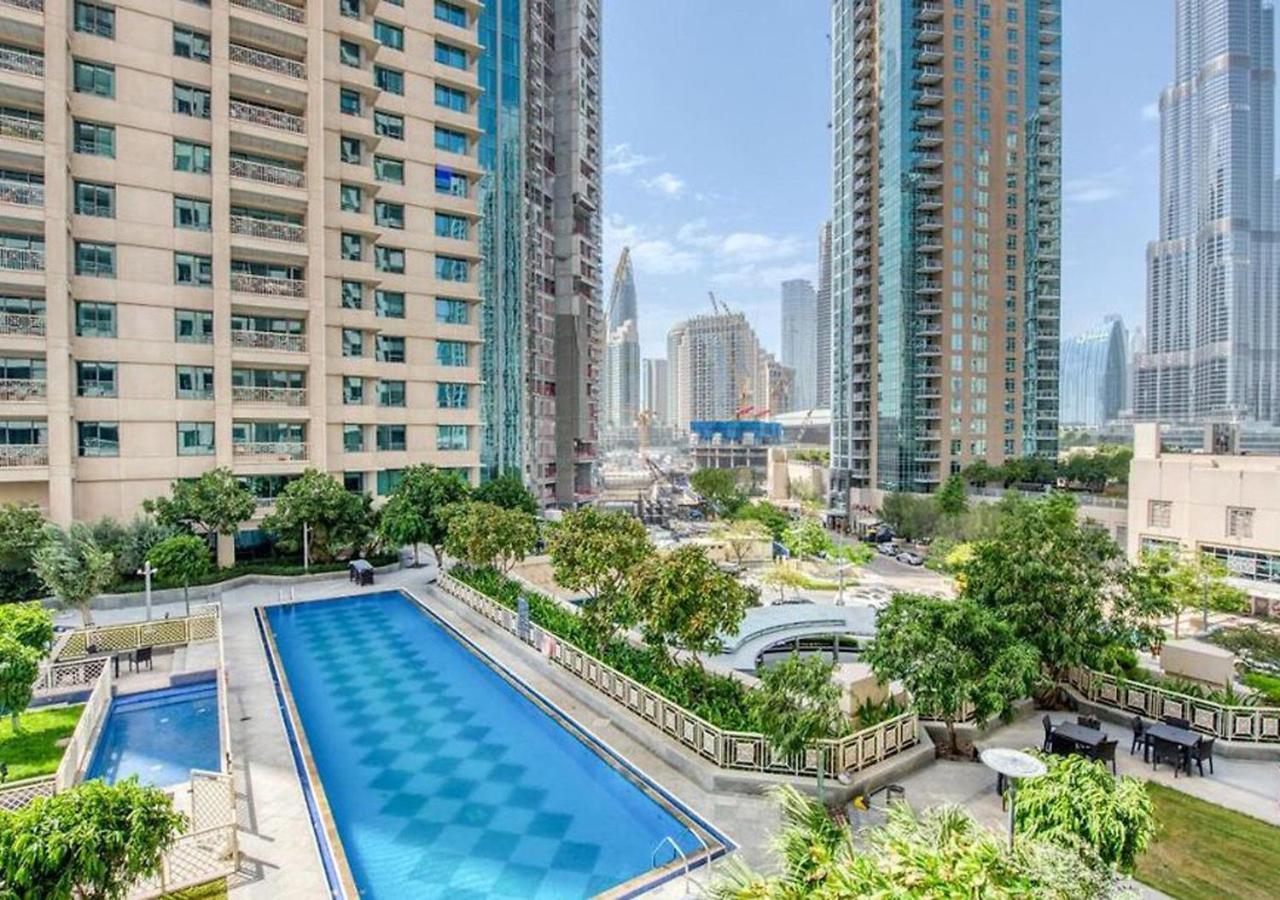Signature Burj Khalifa View Residence Дубай Экстерьер фото