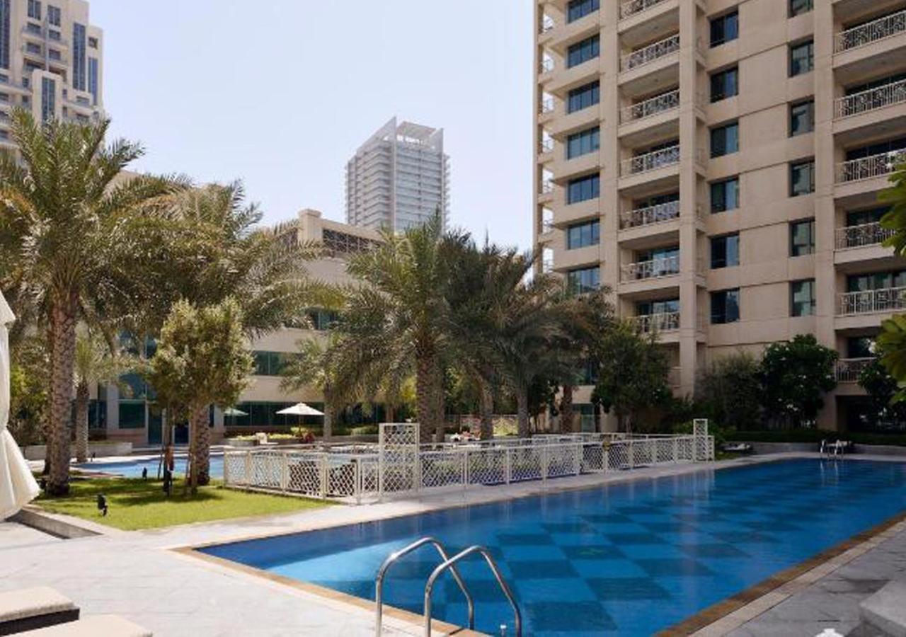 Signature Burj Khalifa View Residence Дубай Экстерьер фото