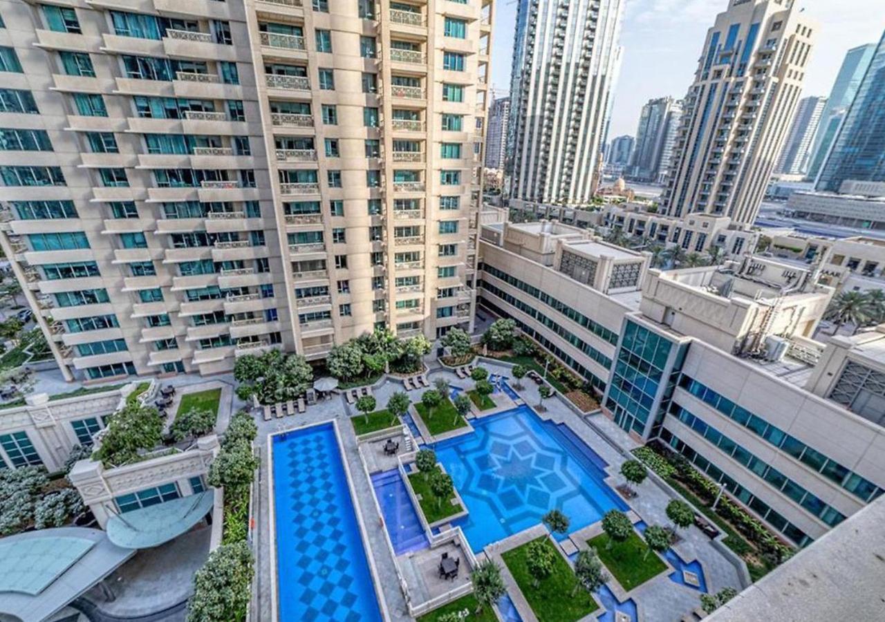 Signature Burj Khalifa View Residence Дубай Экстерьер фото